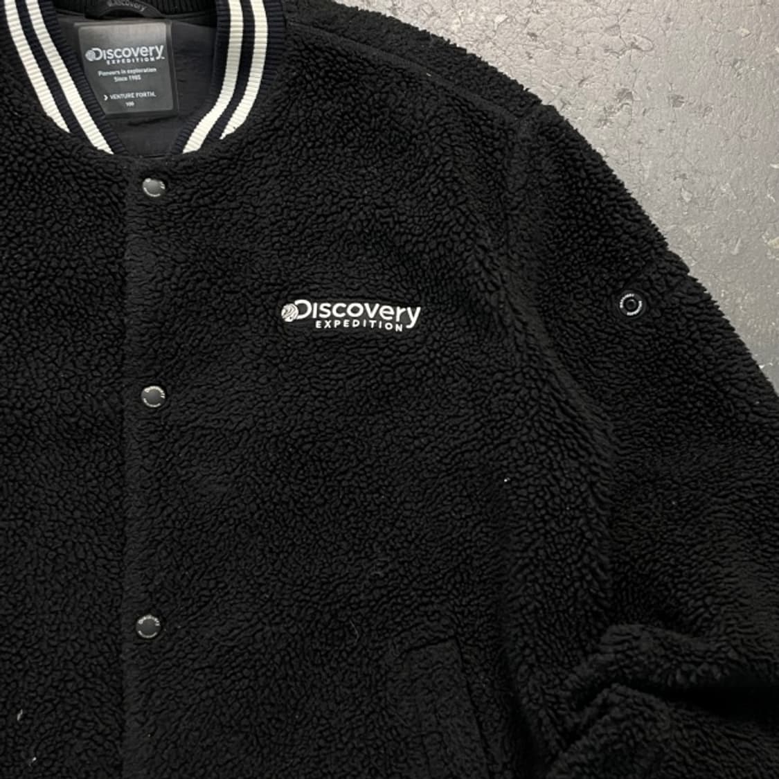 100 디스커버리 뽀글이 바시티 자켓  상품이미지2