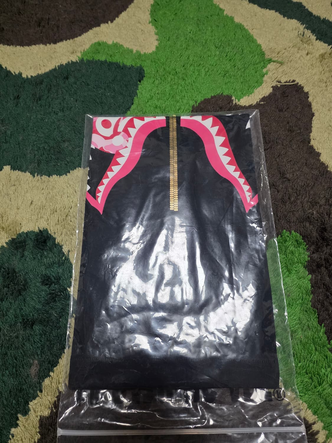 [160] 베이프 ABC 핑크카모 마일로 인 샤크 반팔티 블랙 키즈 상품이미지4