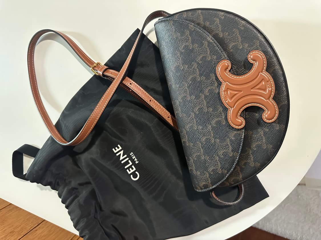 셀린느 퀴르 트리옹프 베사체 상품이미지1