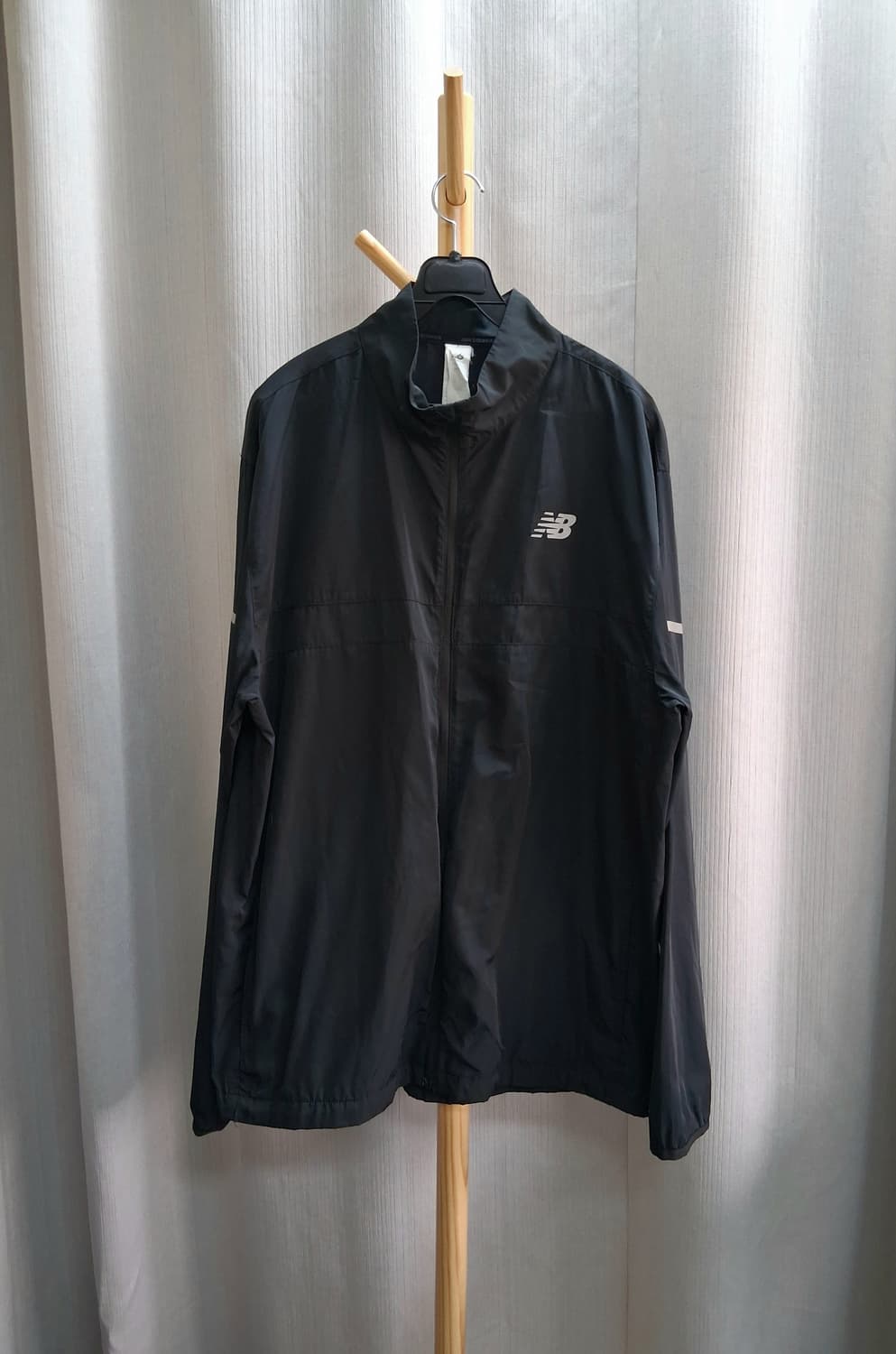 뉴발란스 블랙 러닝 자켓/남성105~110# 상품이미지1