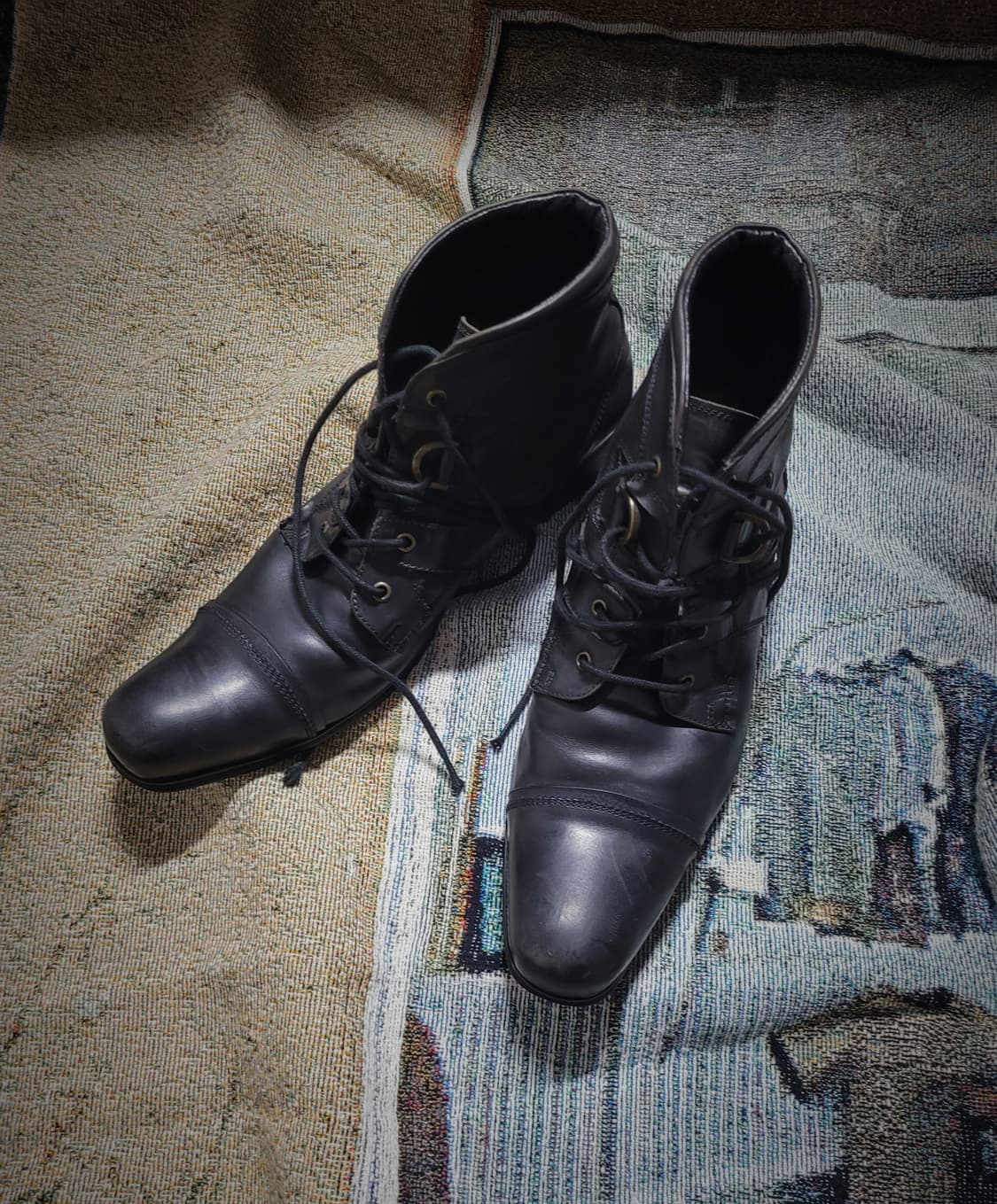 훕데두 레이스 스루 블랙 레더 부츠 상품이미지3