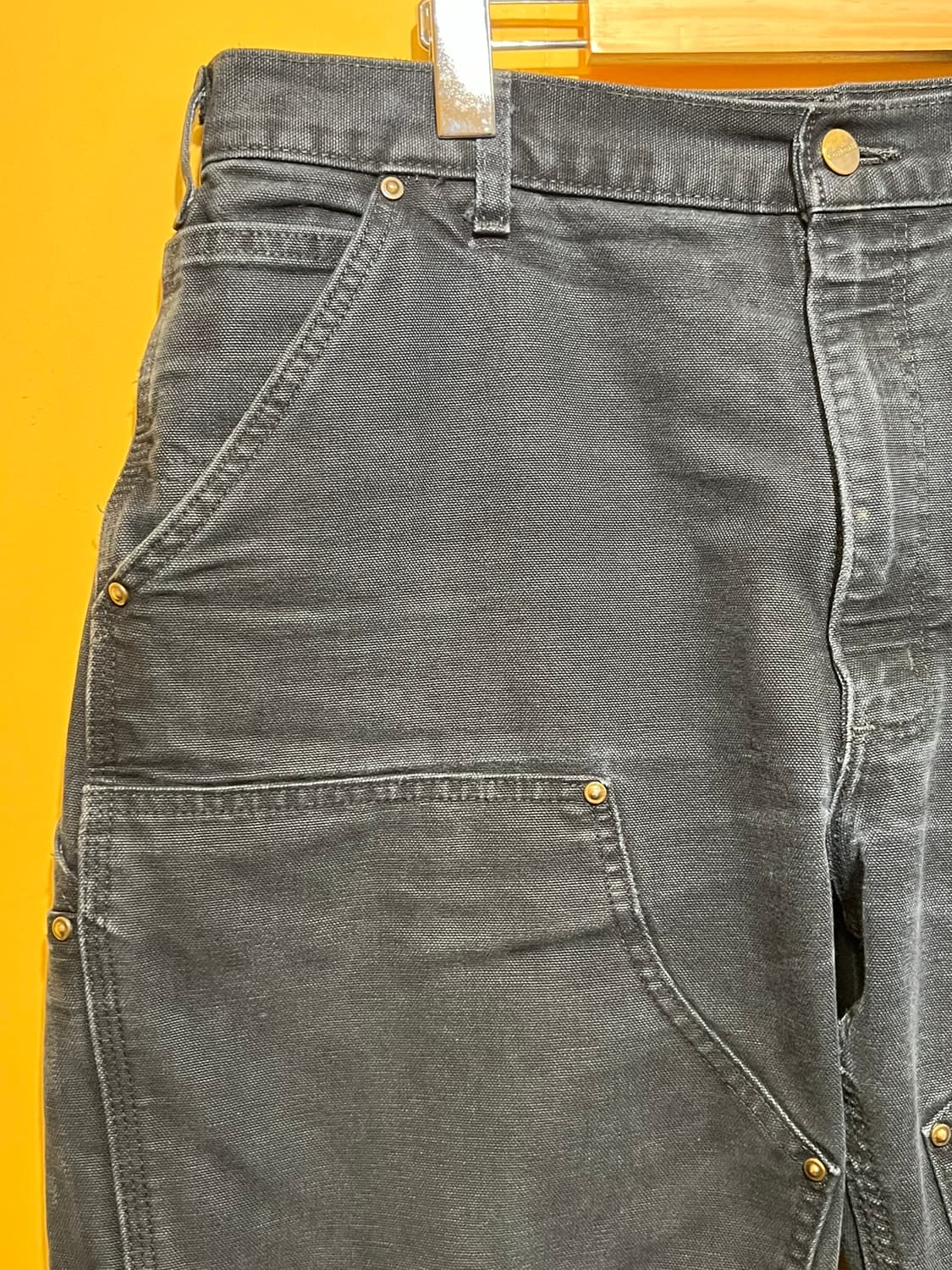 [36x30] 칼하트 더블니 워크팬츠 B136 빈티지 페이드 블랙 상품이미지4