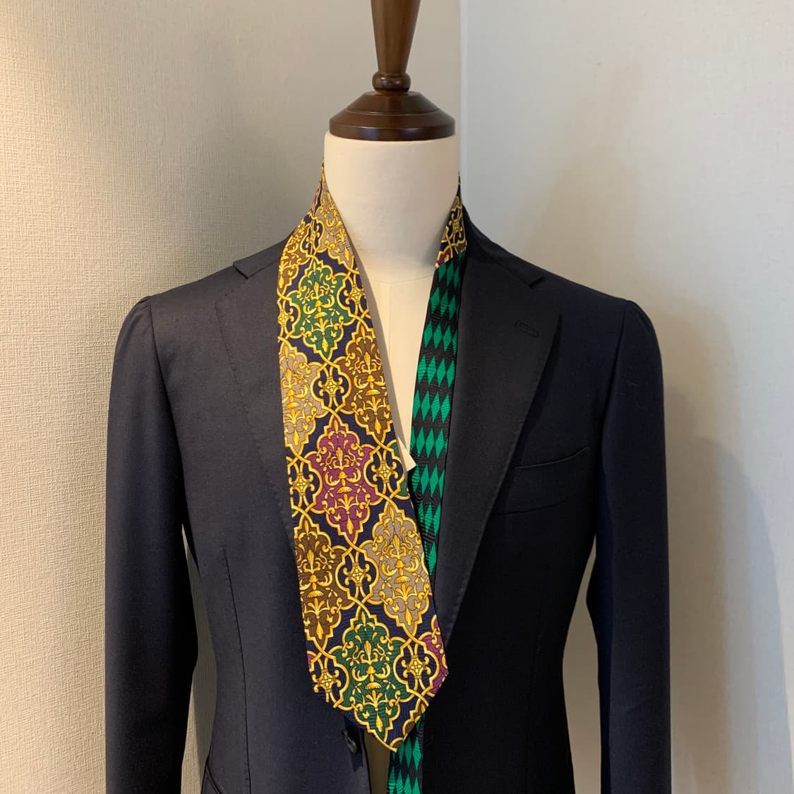 베르사체(VERSACE) 기하학적패턴 클래식 정장넥타이 최상급 상품이미지1