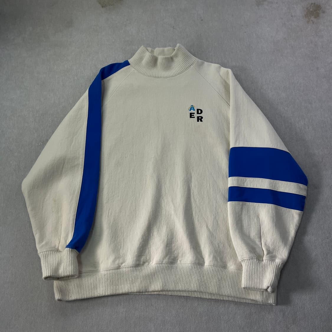 110 아더에러 18SS 자수 맨투맨 상품이미지1