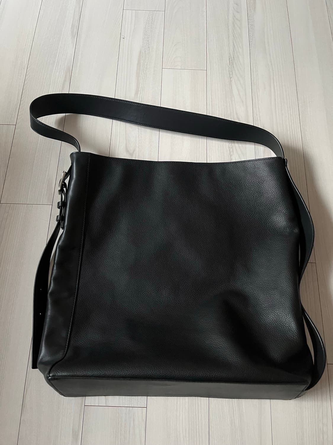 유스 듀얼 텍스쳐 레더 숄더백 상품이미지1