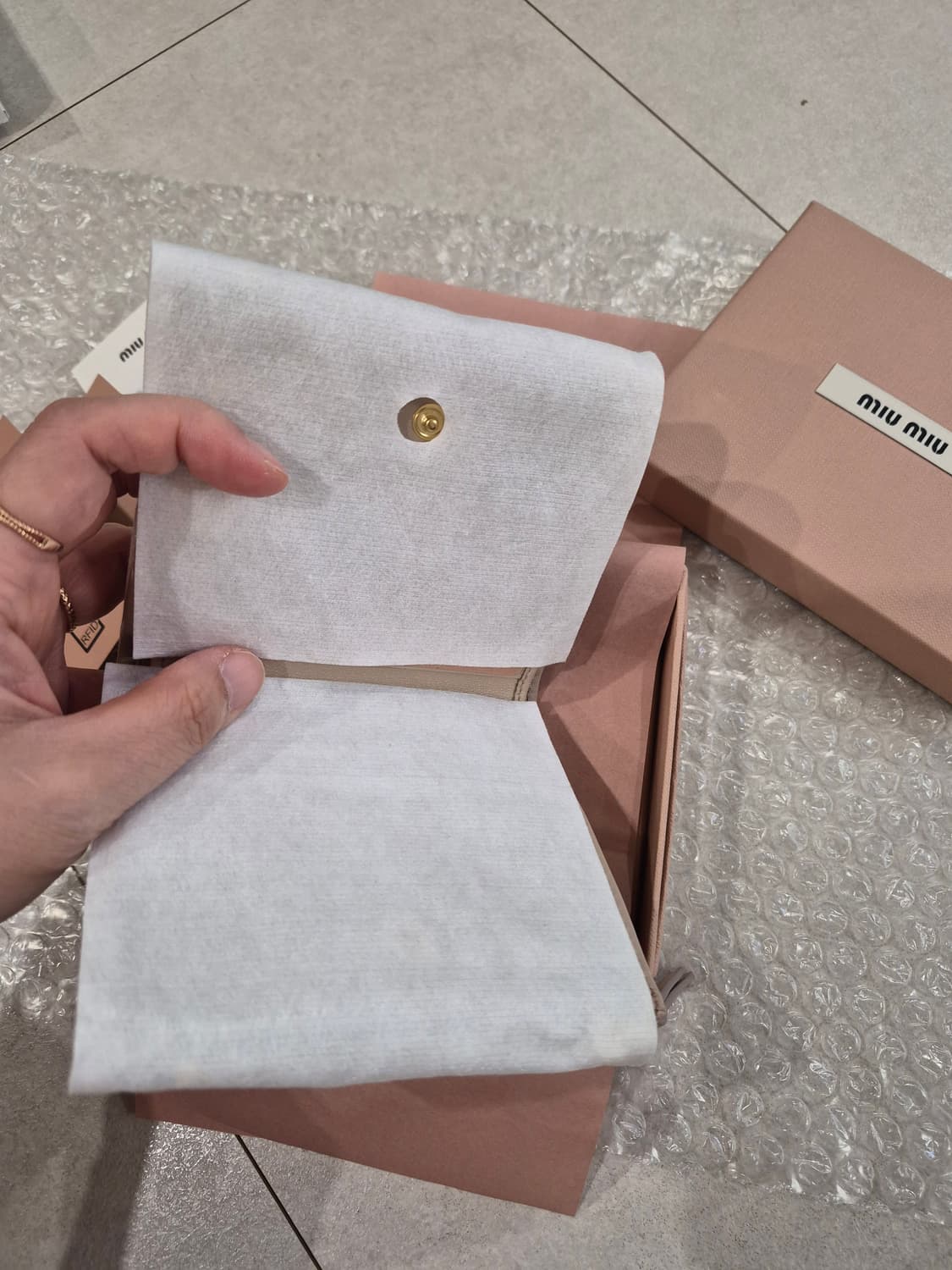 새상품))미우 미우 스몰 마테라쎄 나파 레더 월렛 상품이미지5