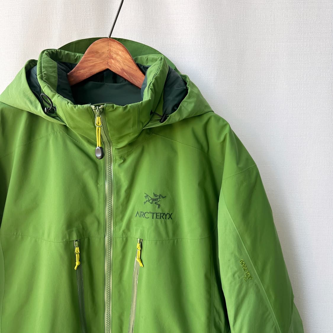 아크테릭스 피션 SV 고어텍스 패딩 자켓 옐로우 그린 XL 상품이미지2