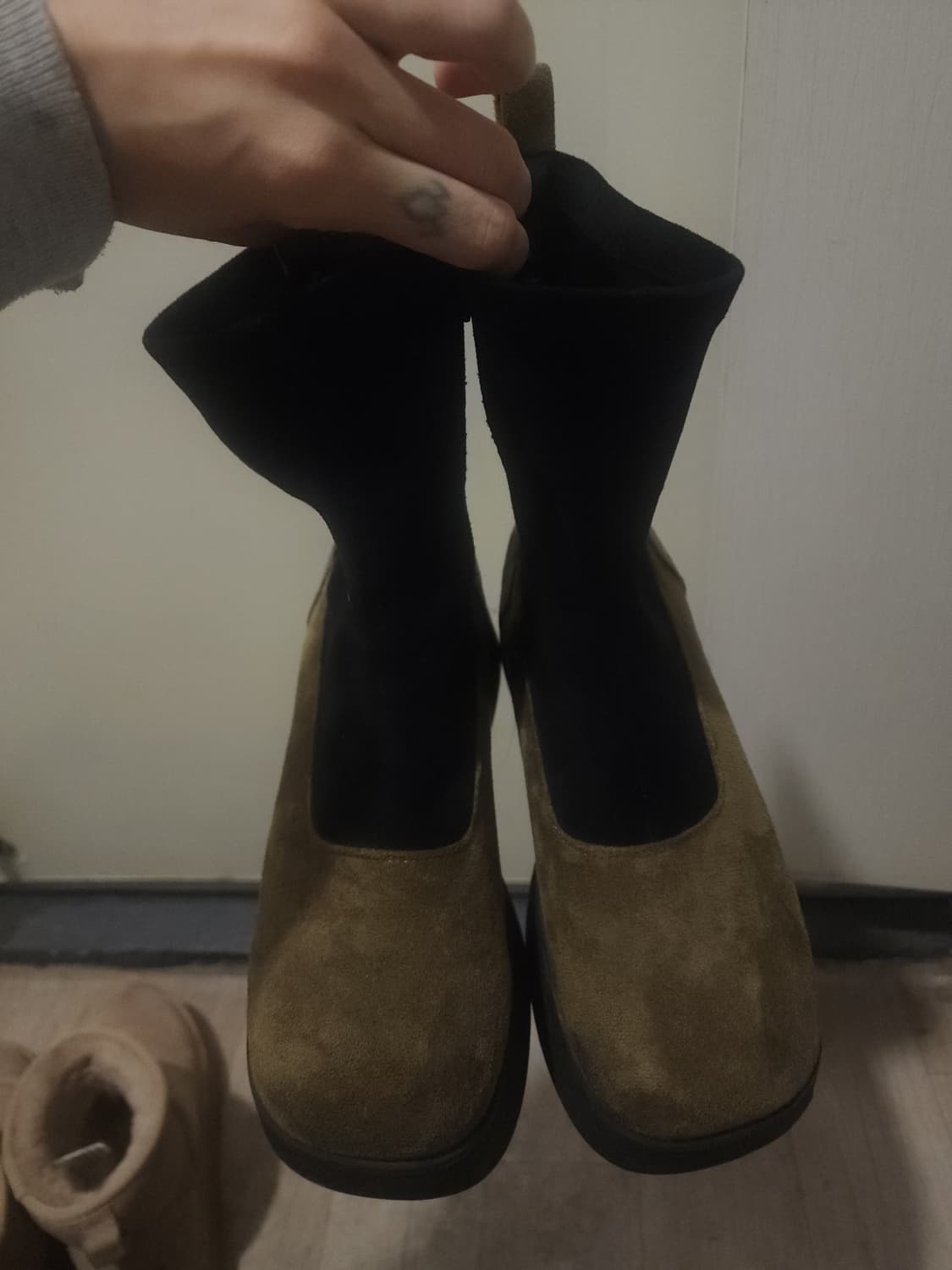 카키/블랙 스웨이드 스퀘어토 부츠 상품이미지3