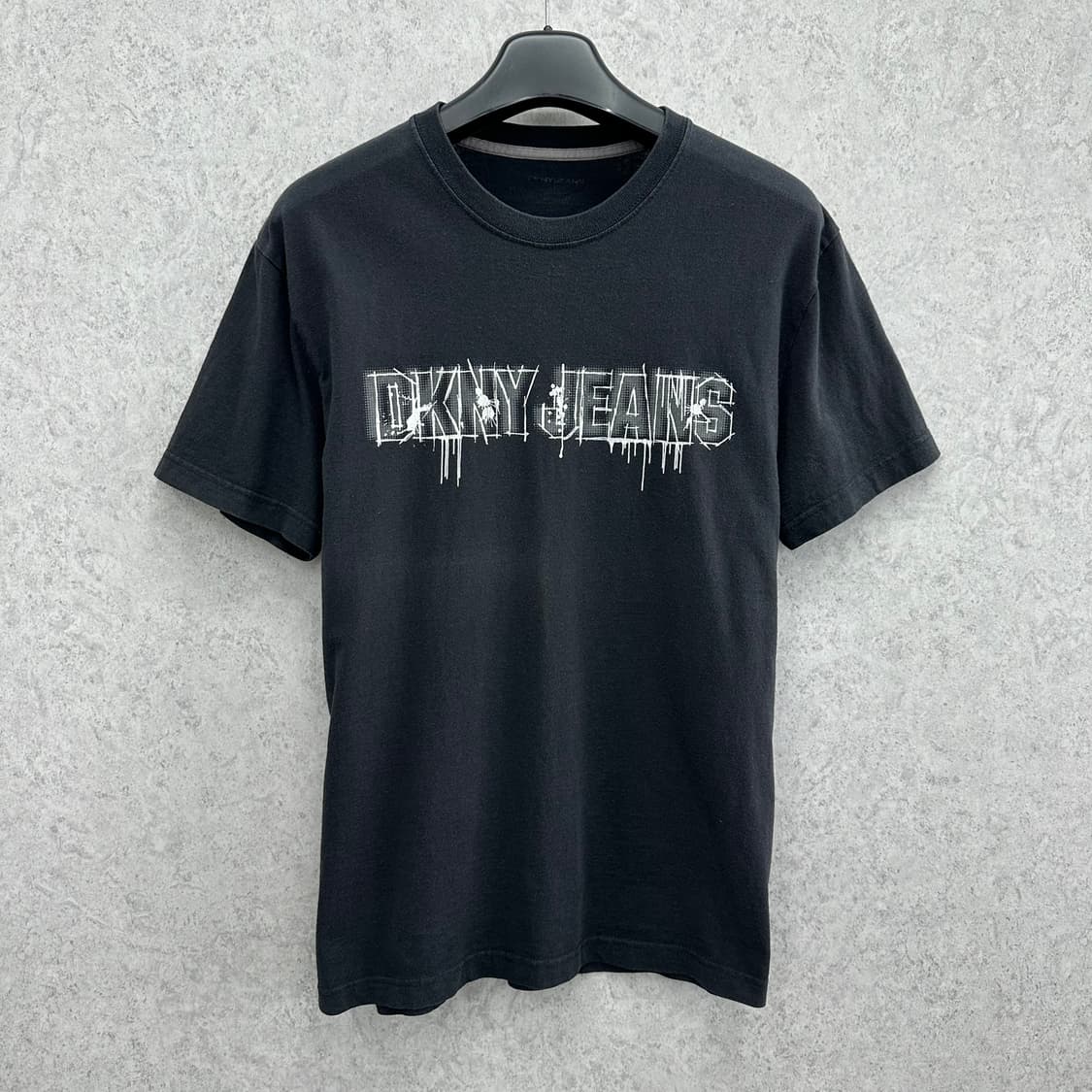 105 DKNY 남자 피그먼트 반팔 티셔츠 상품이미지1