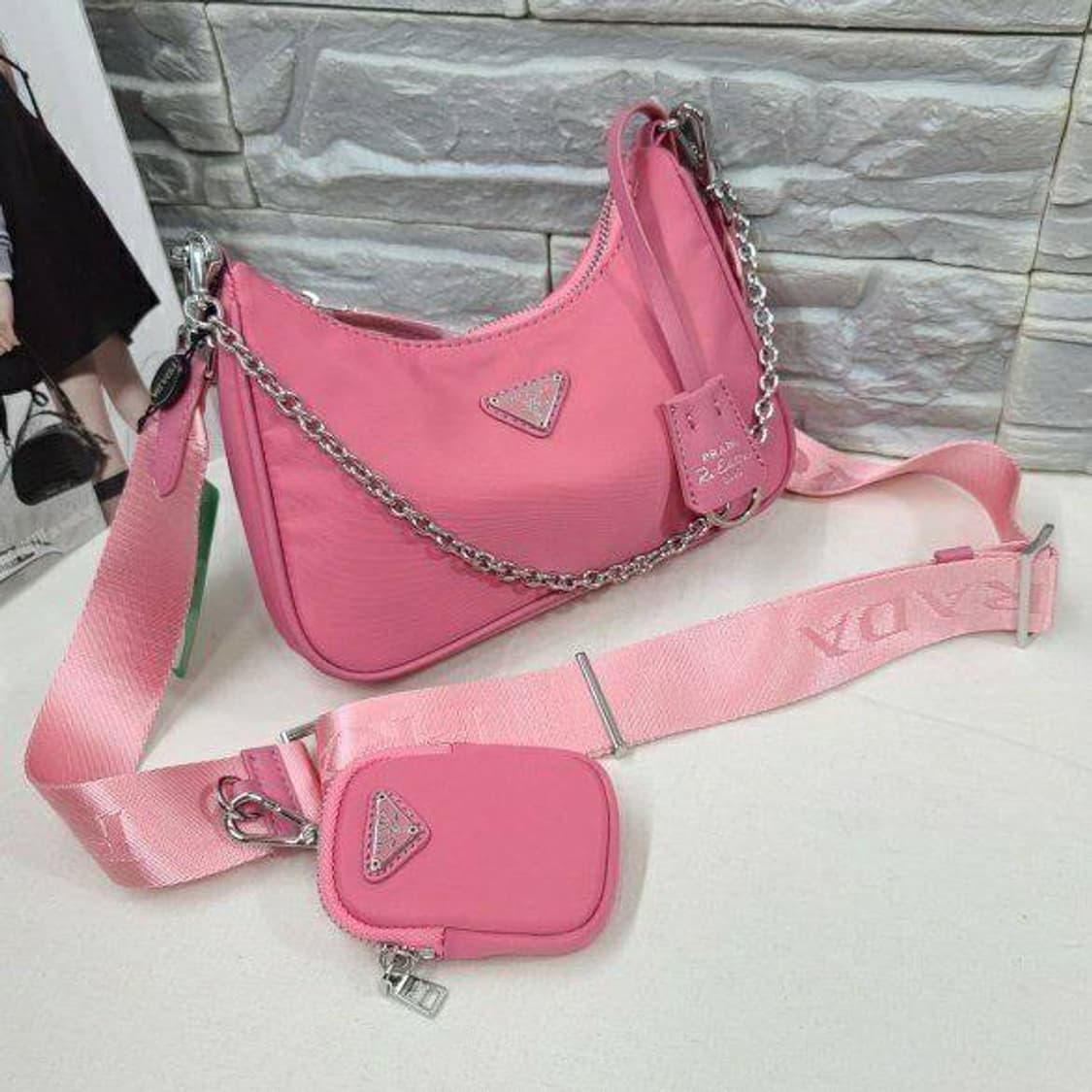 프라다 리에디션 2005 리나일론 백 상품이미지2