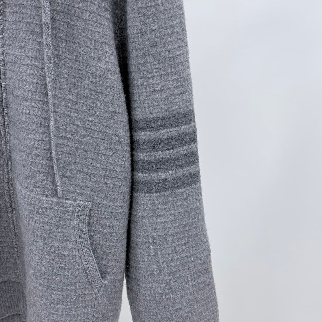 [S+급/5] 톰브라운 사선완장 캐시미어 니트 후드집업 그레이 상품이미지2