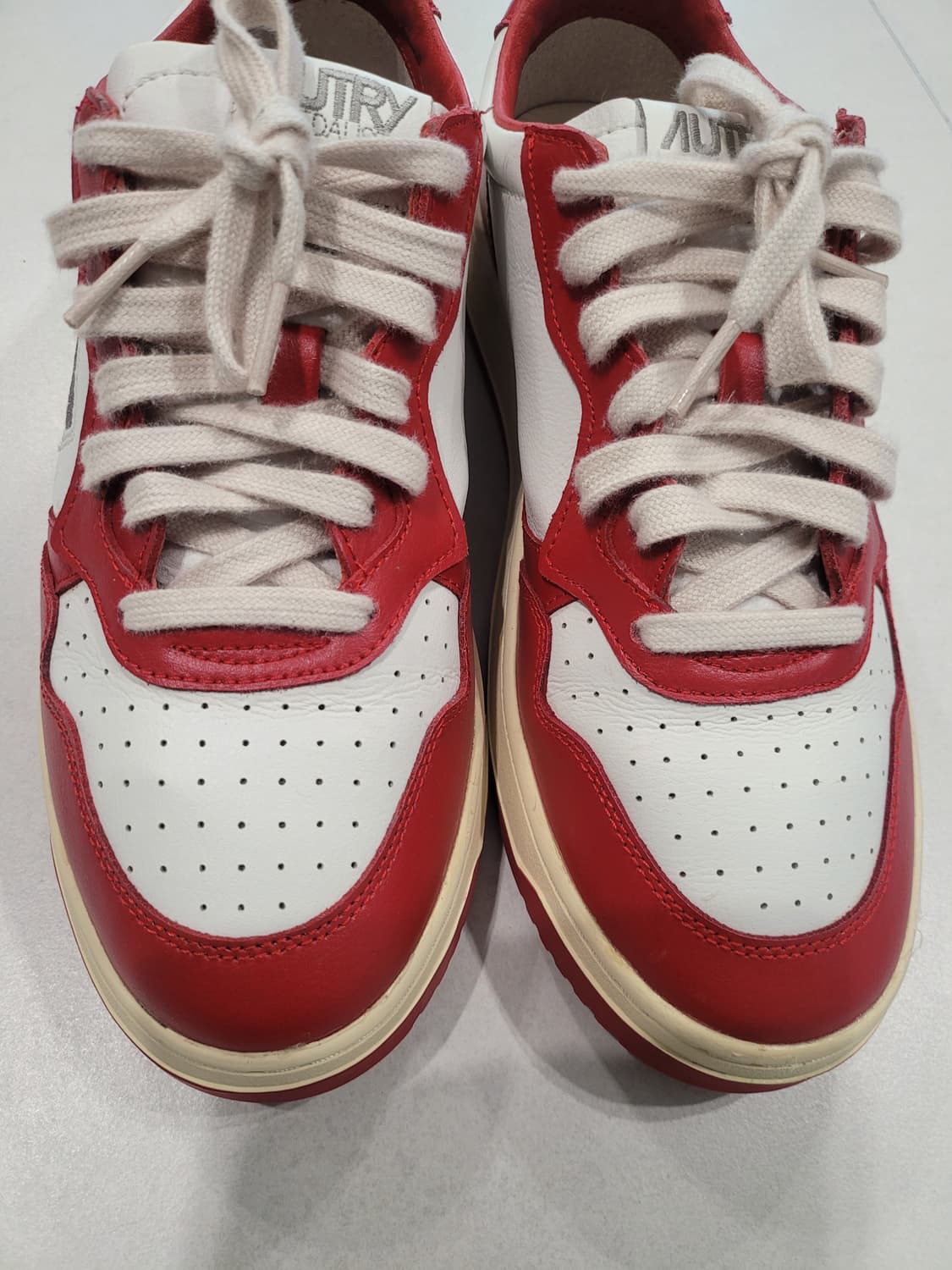 강렬한 존재감" 오트리 메달리스트 레드 범고래 (43사이즈)
 상품이미지4