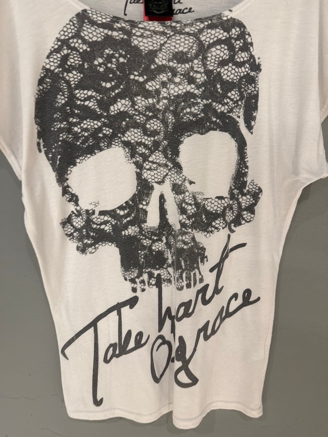 Dig deep lace skull off-shoulder top 상품이미지6