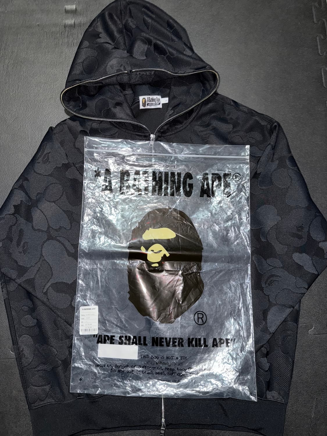 유일매물) 베이프 솔리드 카모 자카드 원 포인트 릴렉스 핏 집 후드 블랙 상품이미지3