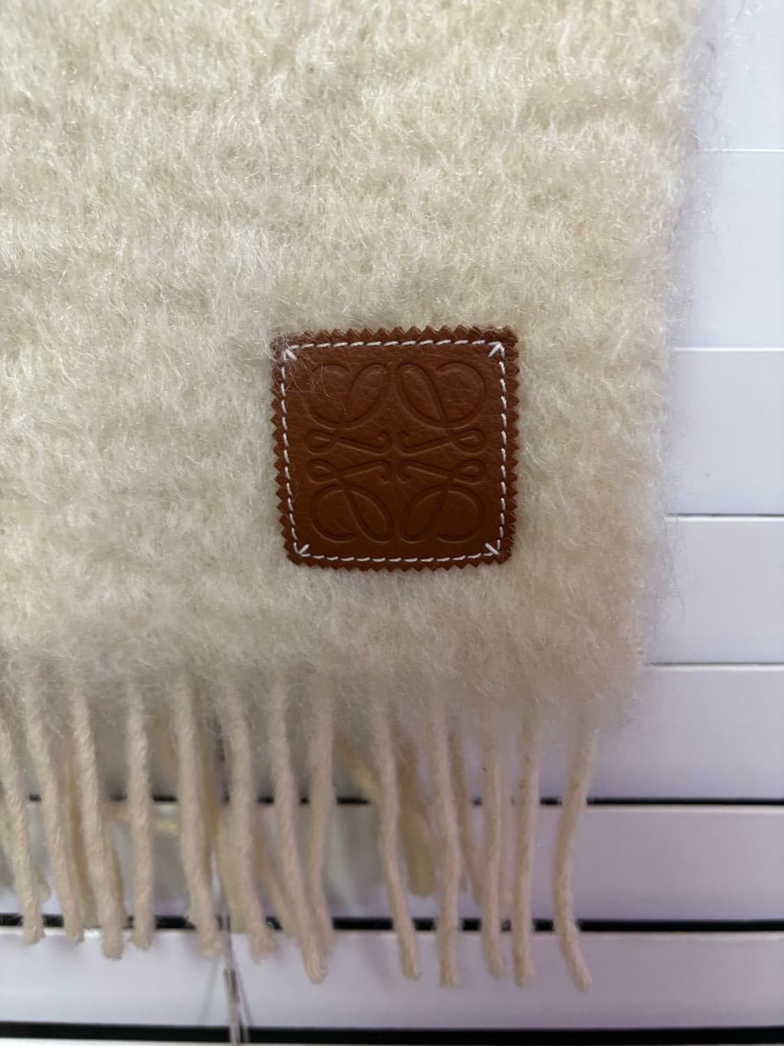 로에베 울 머플러 화이트 새상품 상품이미지1