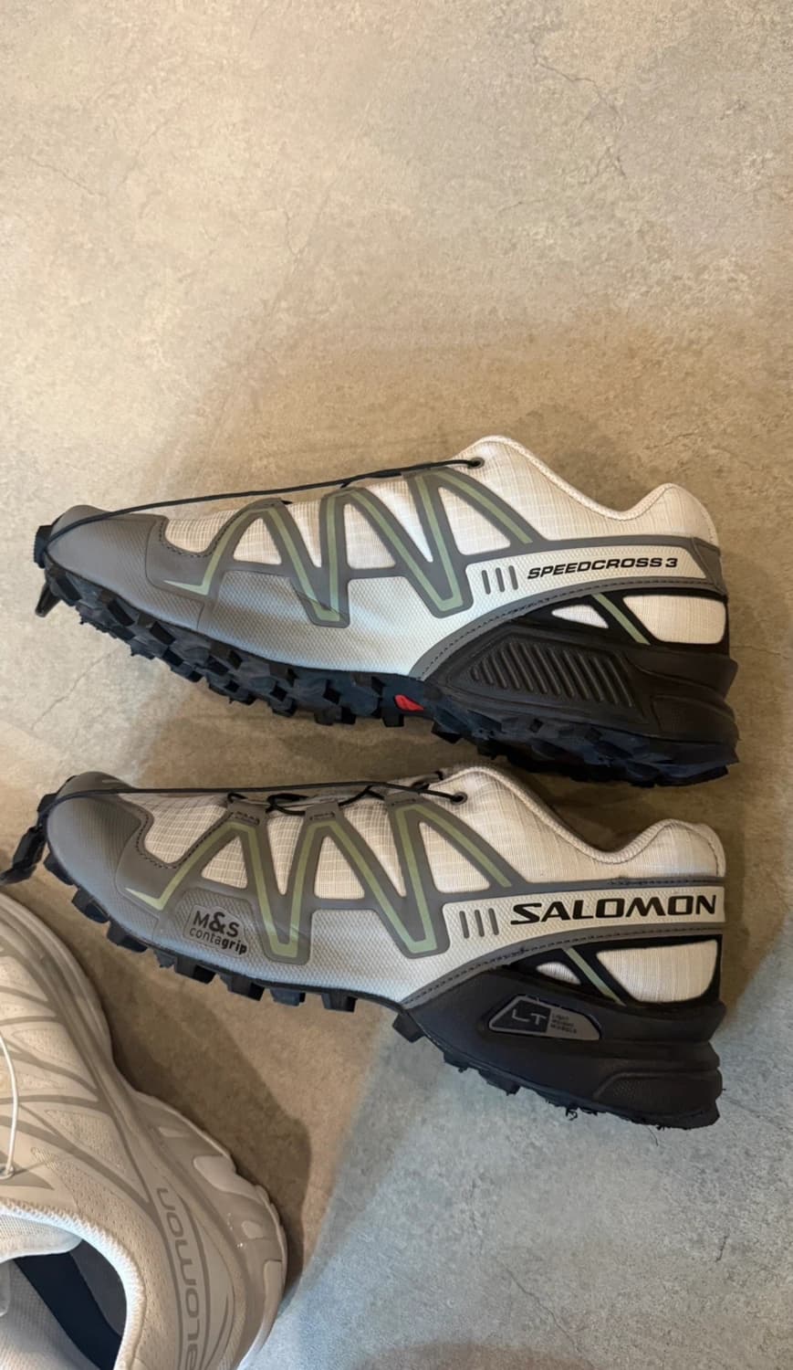 살로몬 트래킹화 러닝화 상품이미지2