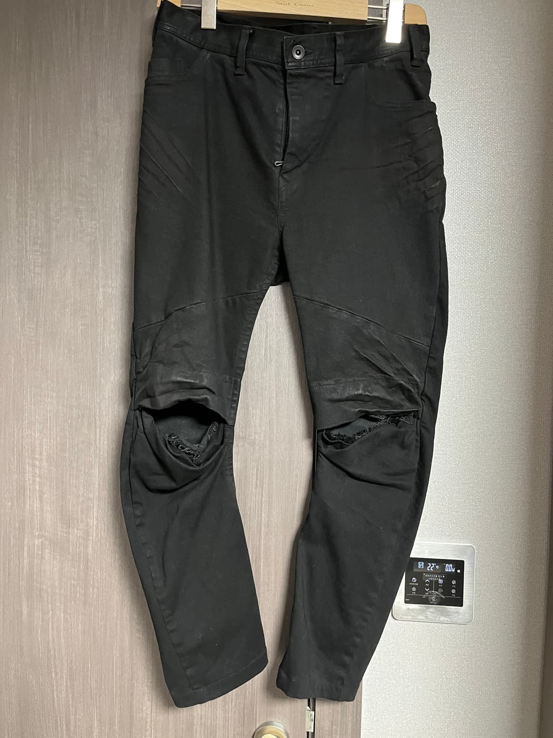 Julius 블랙 무릎 디스트로이드 데님 3사이즈 상품이미지1