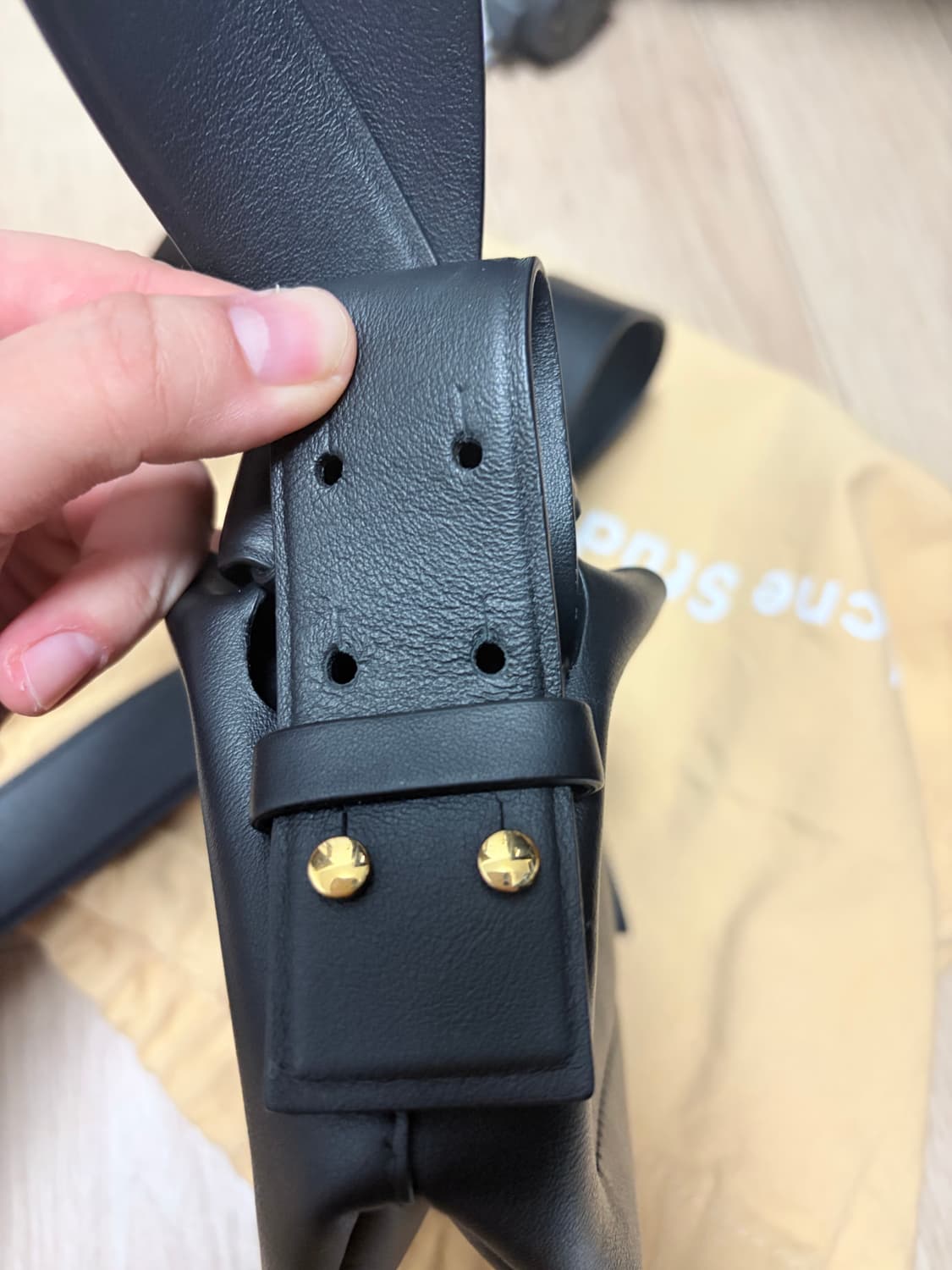 (정품)아크네 무스비 블랙 미니백  상품이미지4