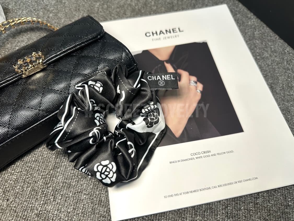 샤넬 까멜리아 헤어슈슈 블랙 상품이미지4