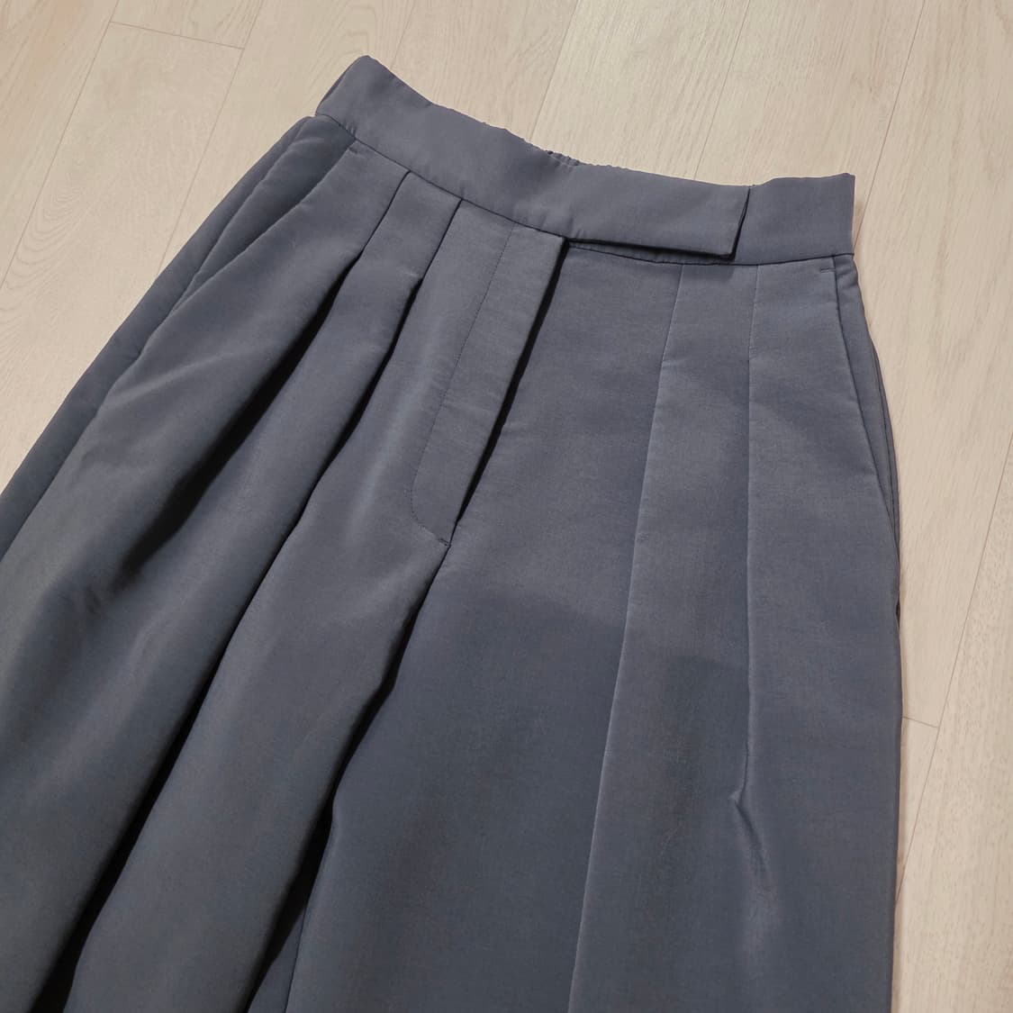 [0] 그라프페이퍼 트리플 클로즈 턱 팬츠 상품이미지4