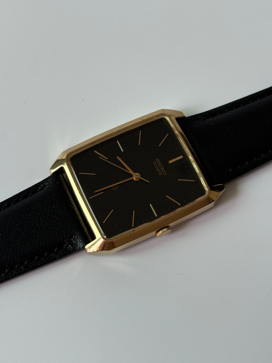 세이코 1980년대 Chariot 블랙 다이얼 골드 탱크 쿼츠 남성 상품이미지1