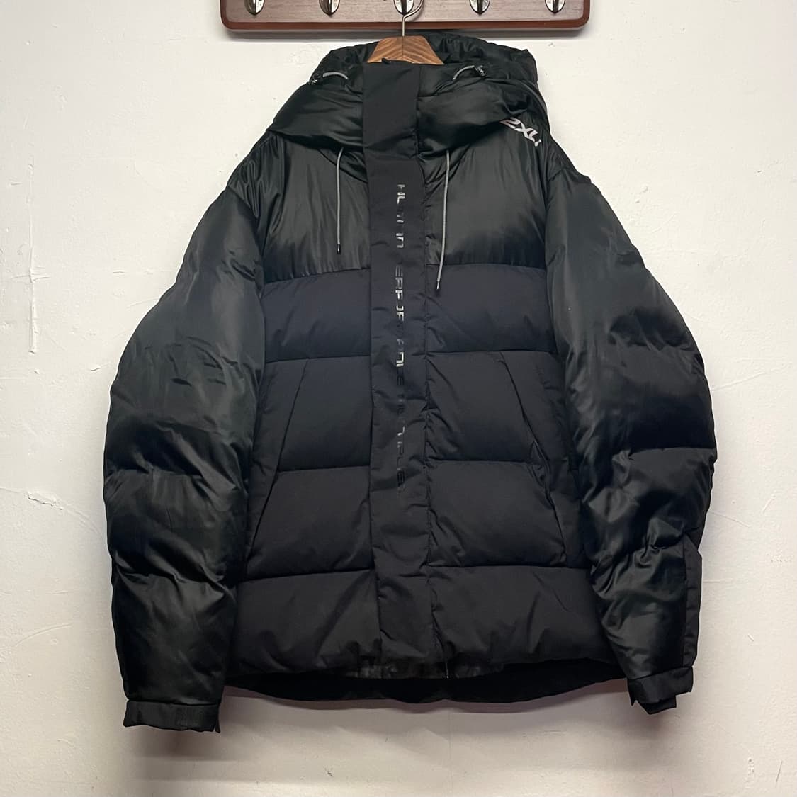 2XU 블랙 덕 다운 후드 패딩 자켓 상품이미지1