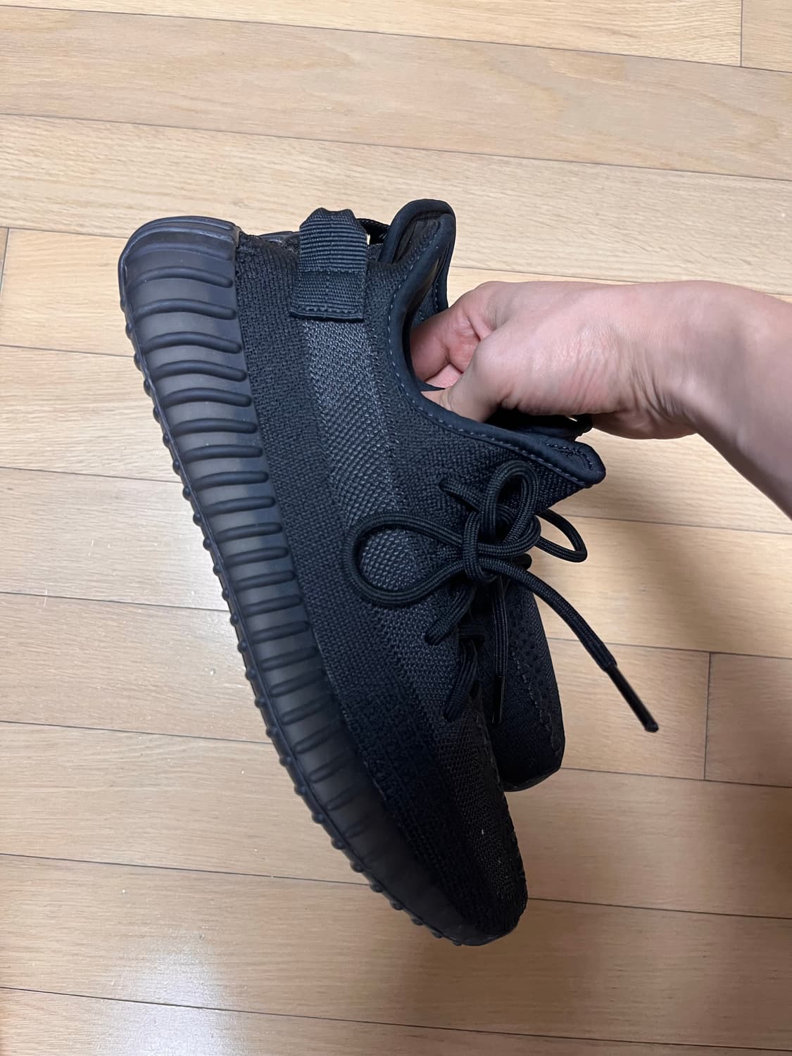 이지부스트 350 v2 오닉스 상품이미지4