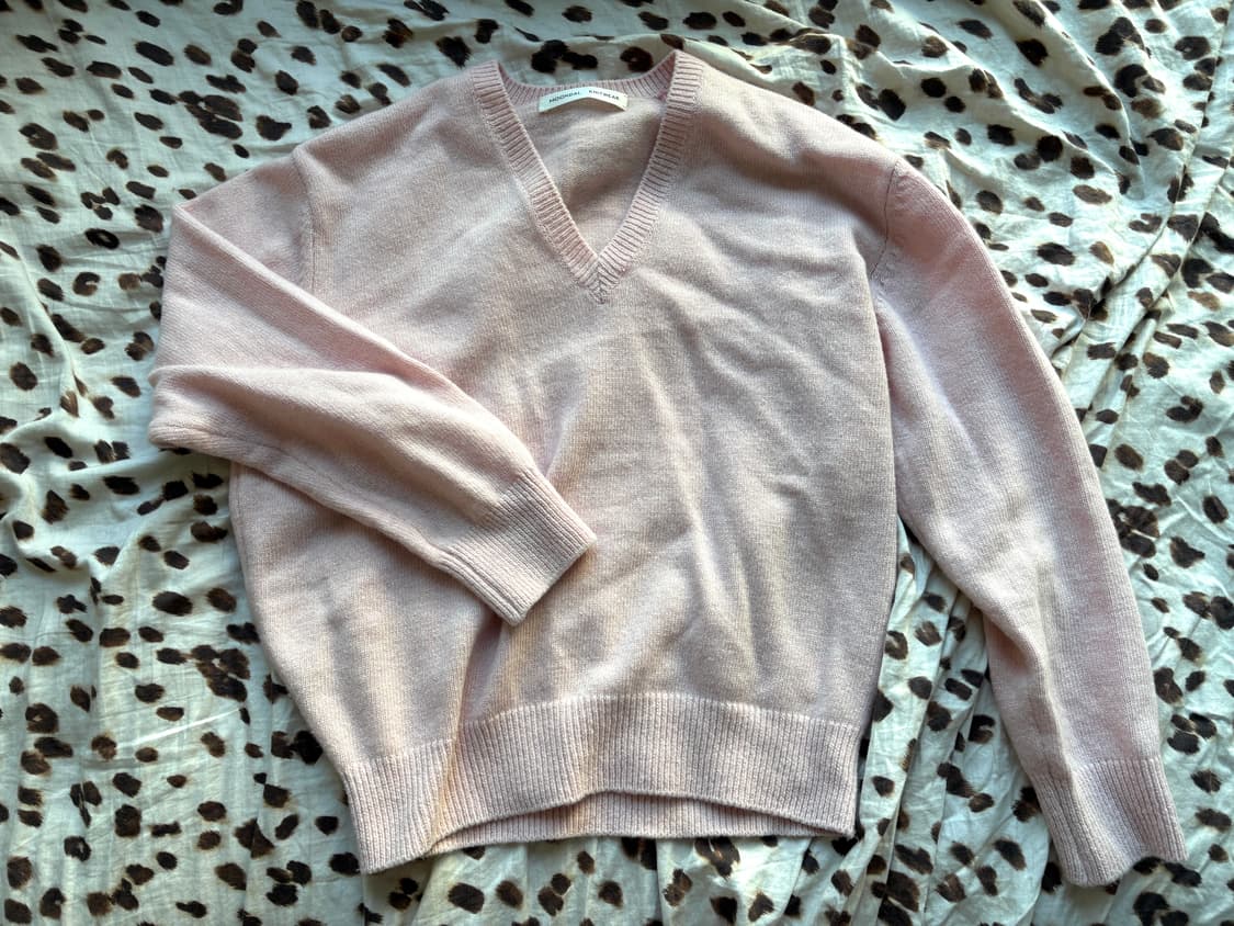 문달 15 Deep V-Neck Knit in Pink 상품이미지3