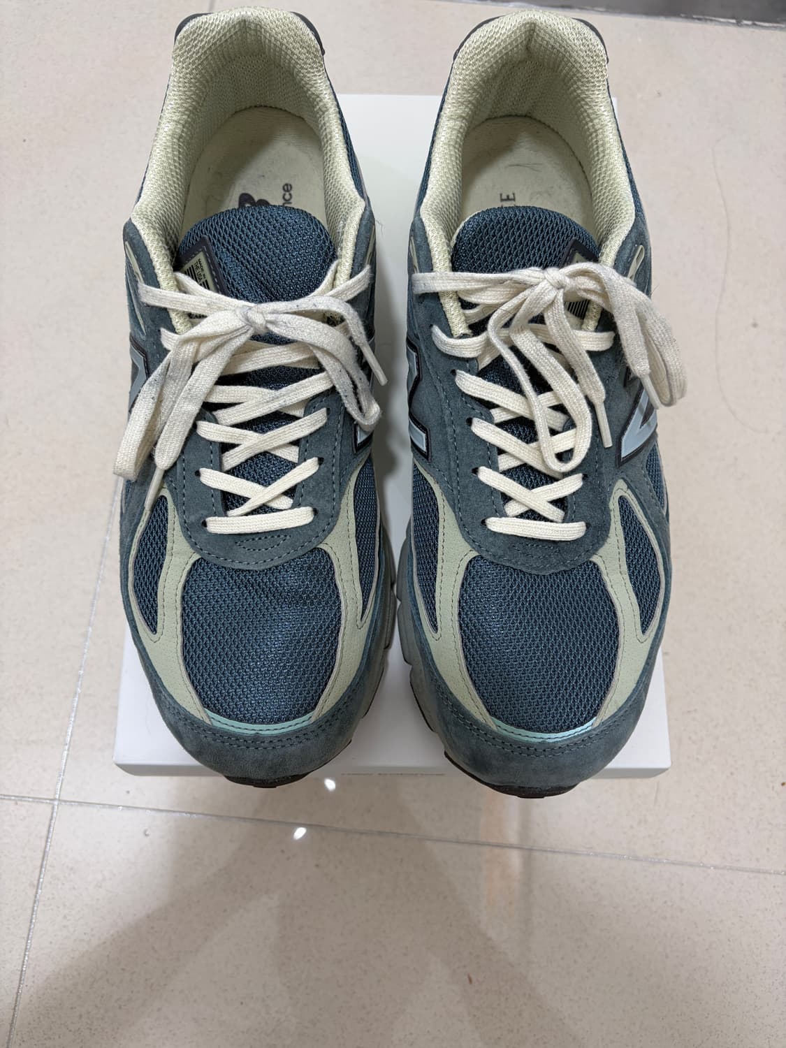 뉴발란스 x 오라리 990v4 메이드 인 USA 트루퍼 285 상품이미지1