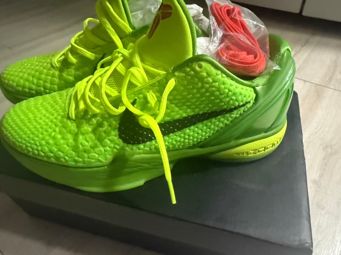 코비6 그린치 상품이미지3