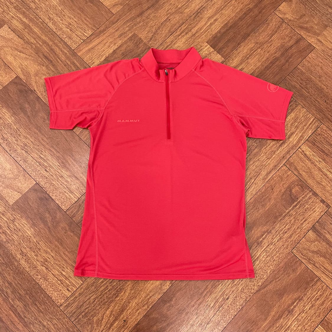 마무트 반집업 반팔티 상품이미지1