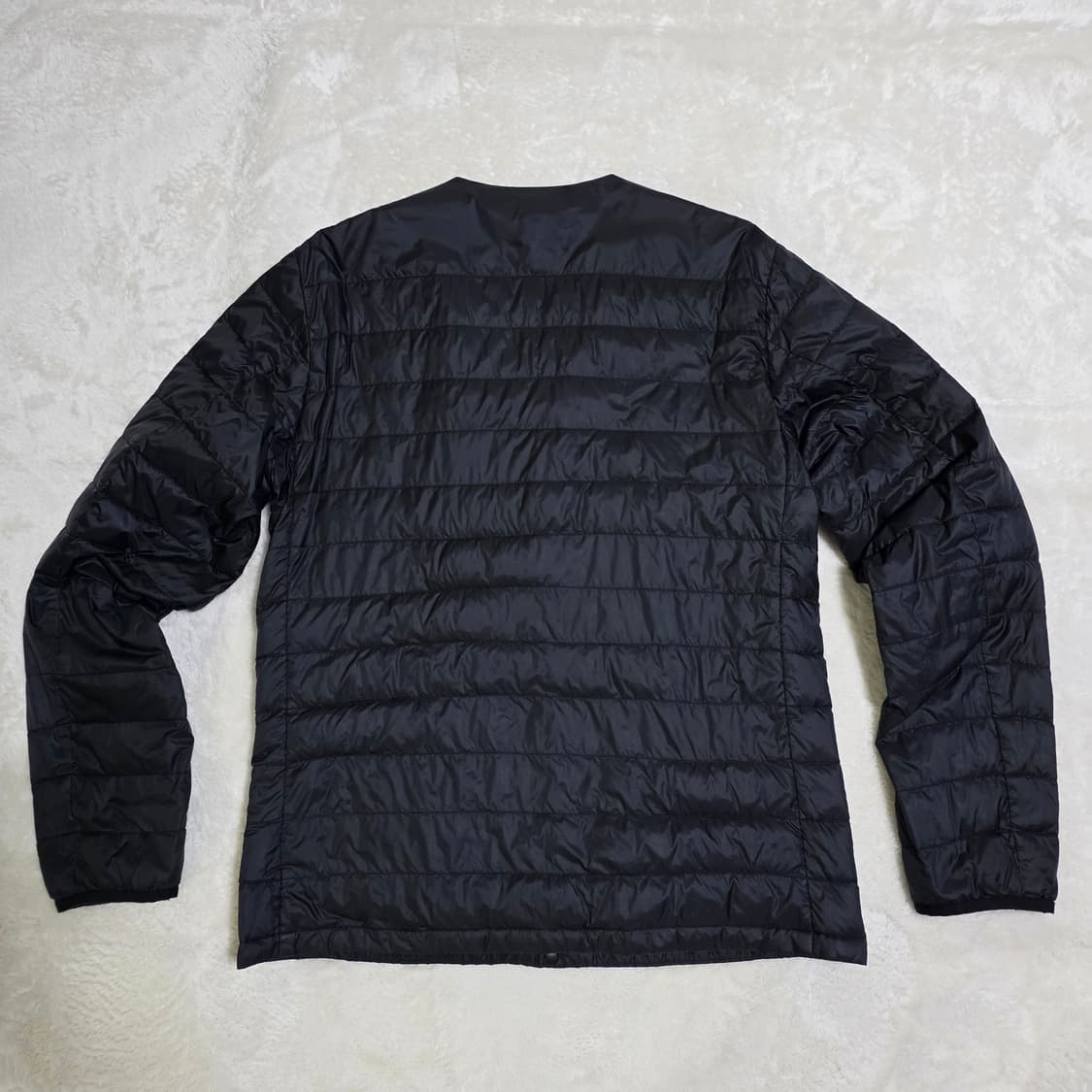 (M)유니클로 브이넥 경량 다운 패딩 상품이미지3