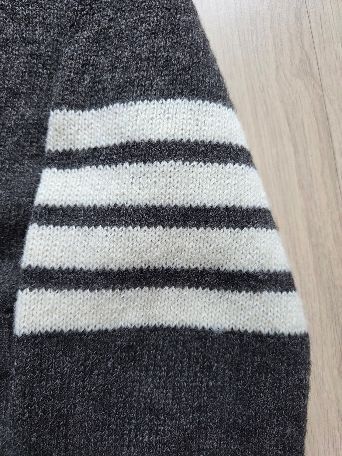 [3,새상품급]톰브라운 셰틀랜드 가디건 3버튼 상품이미지2