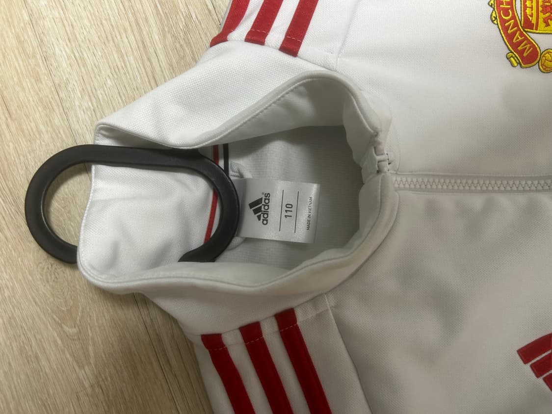 맨유 트랙탑 져지 흰빨 화이트 105~110팝니다 상품이미지3