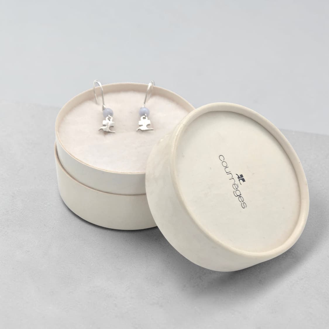 꾸레쥬 로고 실버 귀걸이 상품이미지1