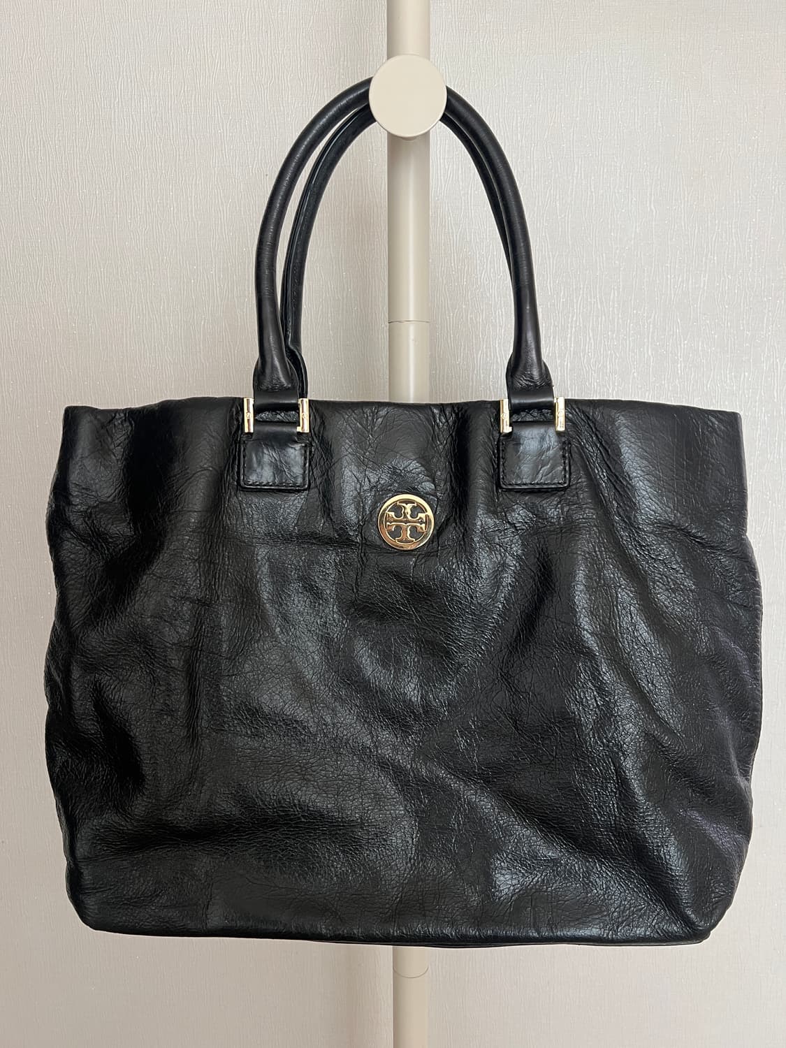 Tory Burch 토리버치 아만다 가죽 토트백 블랙 상품이미지1