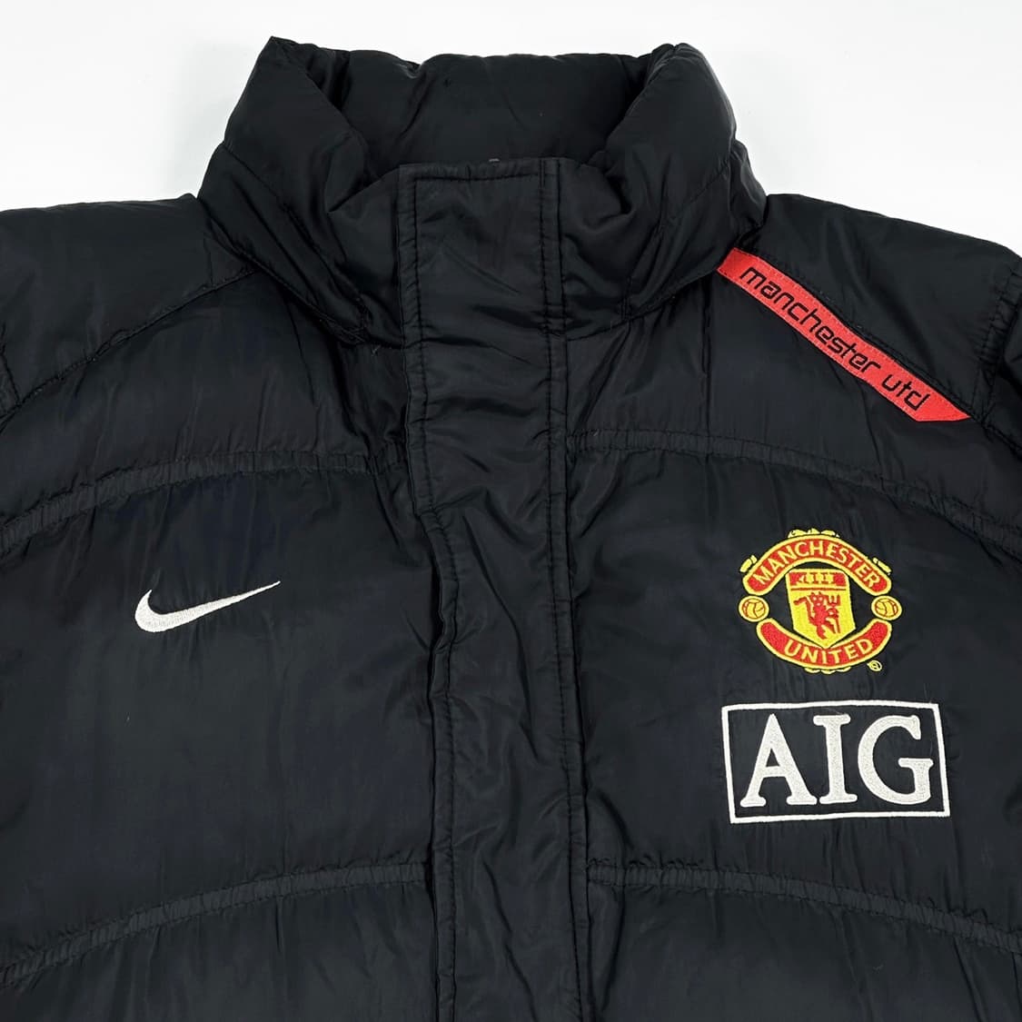 나이키 맨유 풋볼 레트로 블랙 패딩 점퍼 (실측 L) 상품이미지4