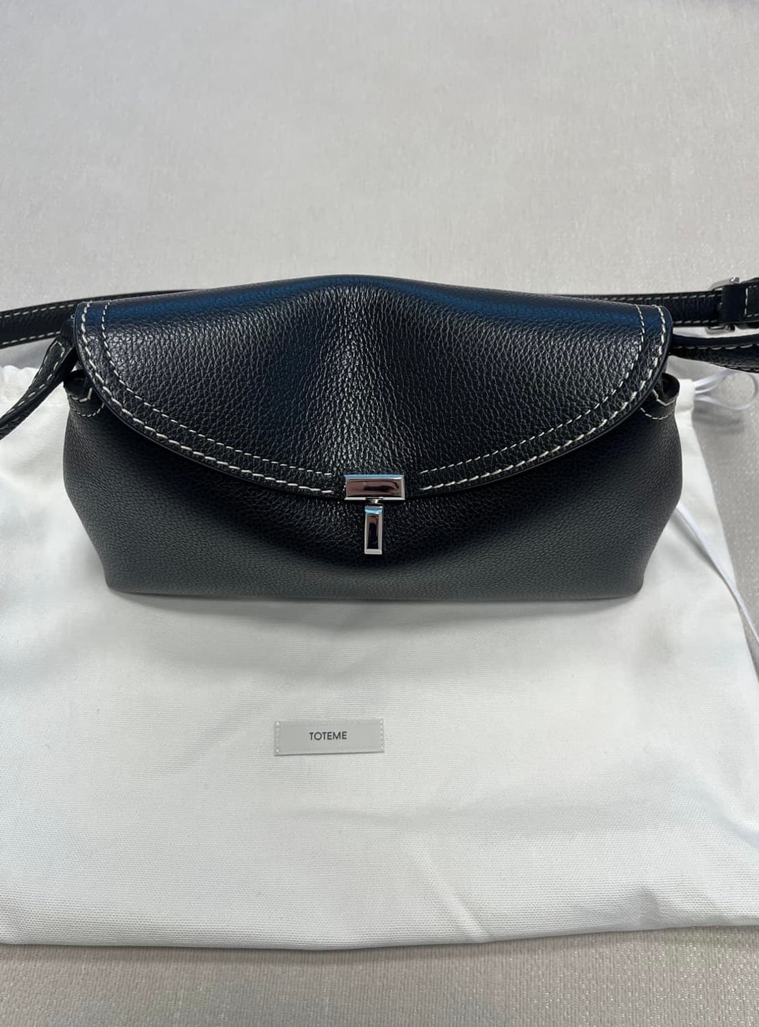 Toteme 티락 클러치백 상품이미지3