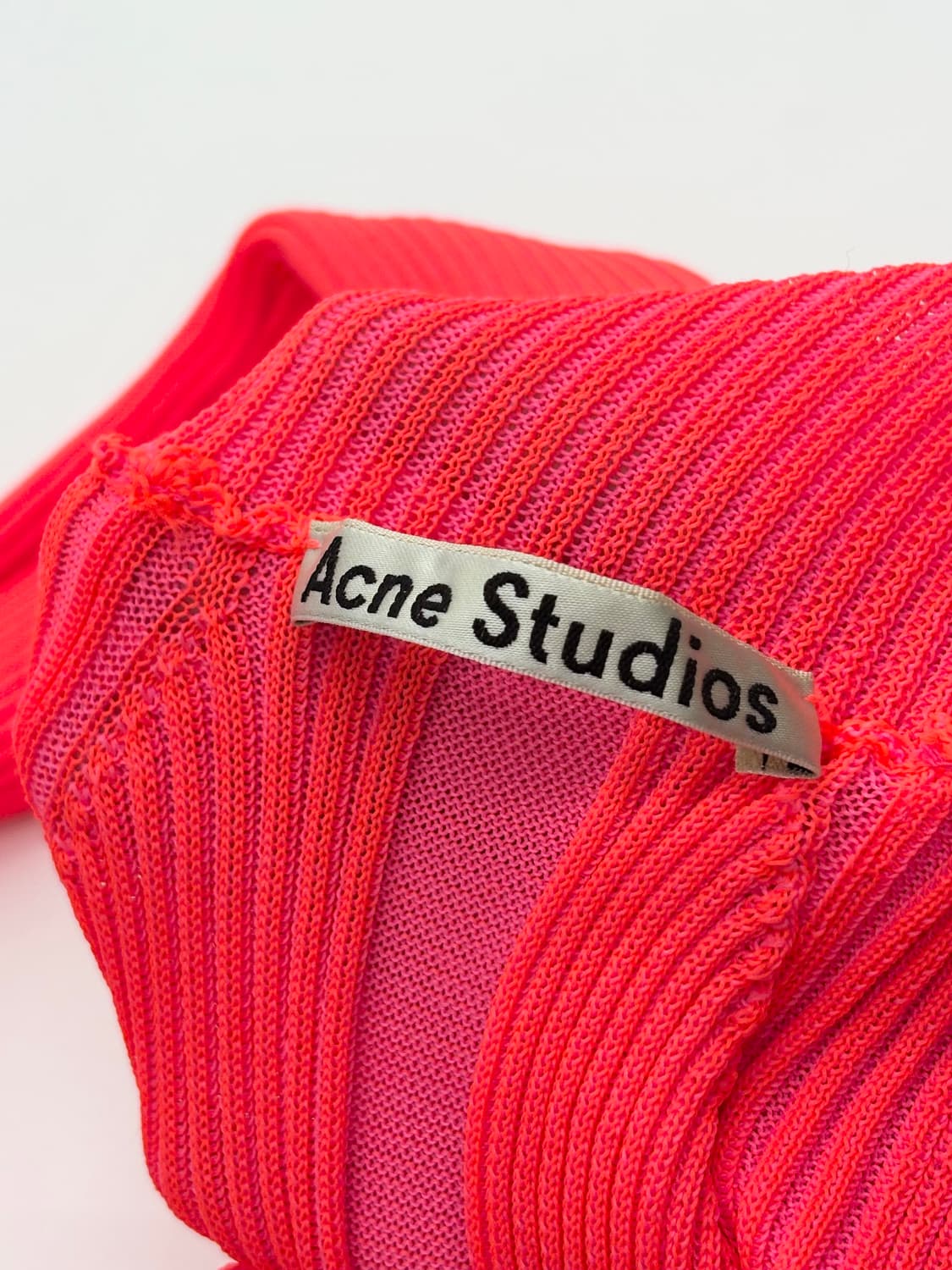 Acne Studio 아크네스튜디오 네온 오렌지 플리츠 모크넥 슬리브 상품이미지9