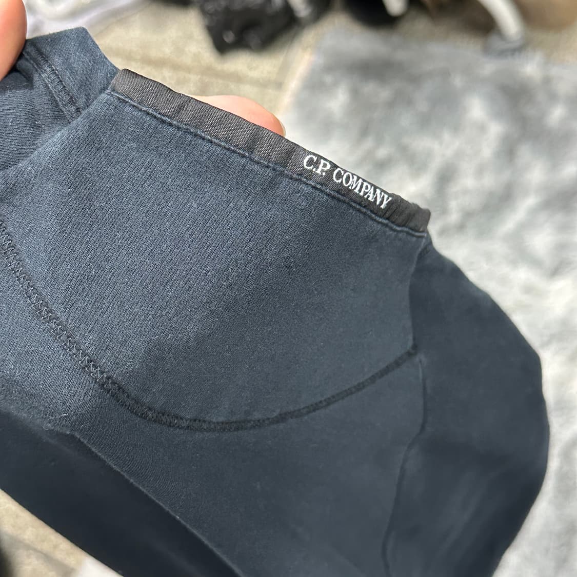 cp컴퍼니 블랙 맨투맨 XL 상품이미지3