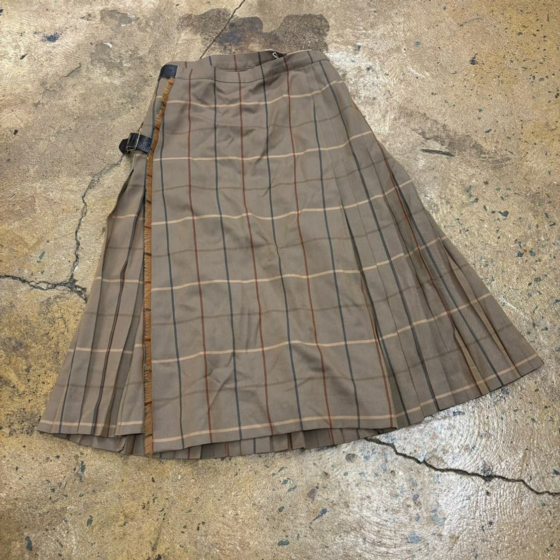 [정품] 버버리 브라운 체크 긱시크 랩 플리츠 미디 스커트  상품이미지1