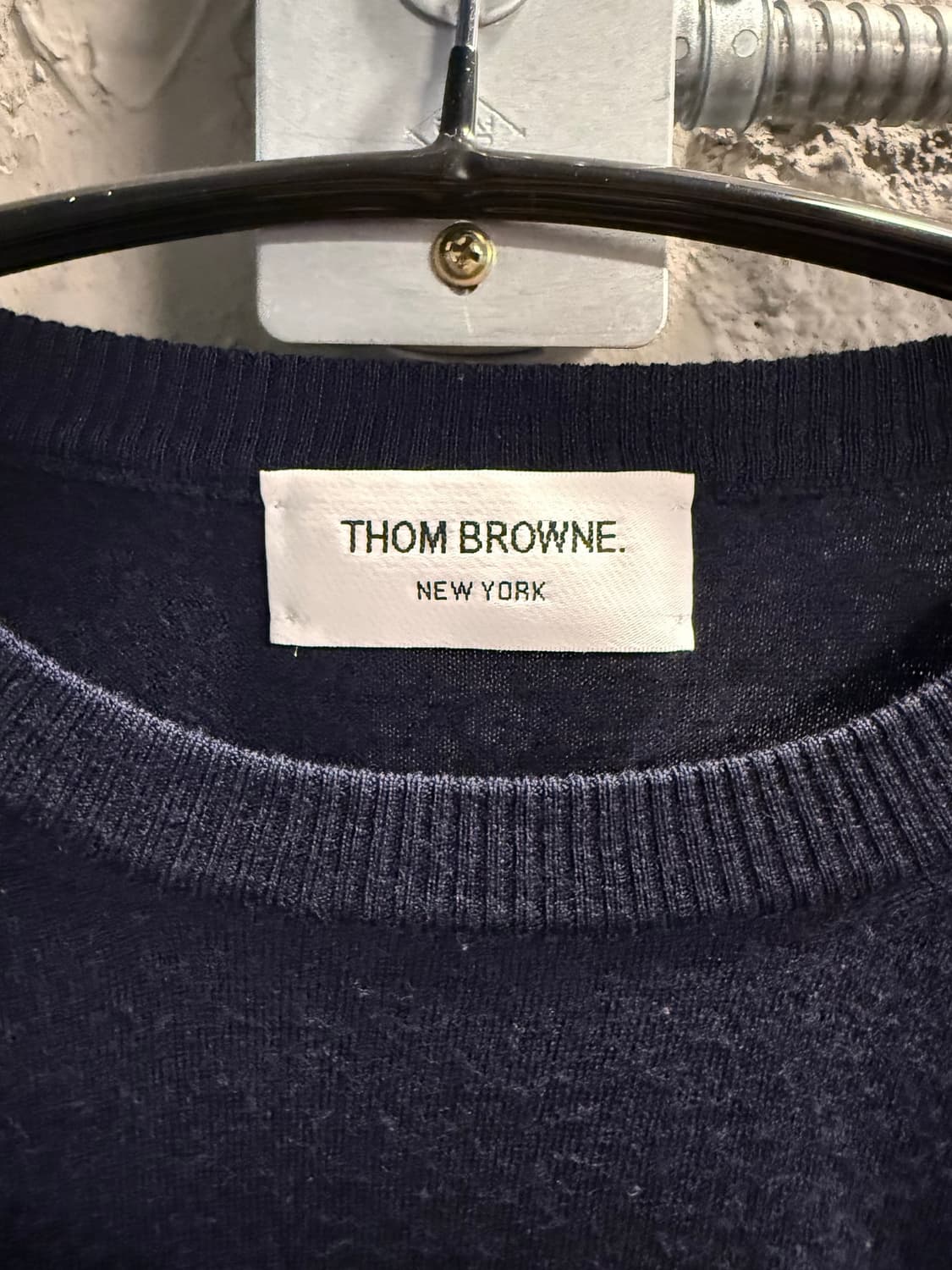 2 톰브라운THOM BROWNE 사선완장 크루넥 니트 네이비 상품이미지5