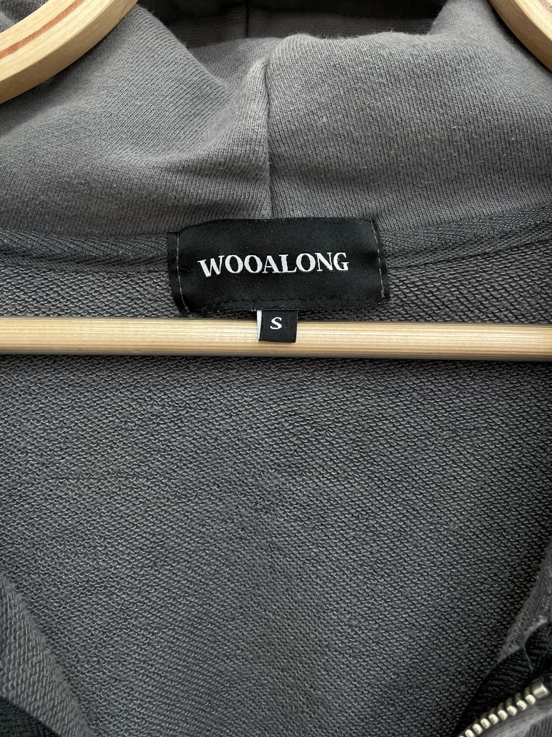 우알롱(WOOALONG) 시그니처 로고 투웨이 후드 집업 상품이미지6