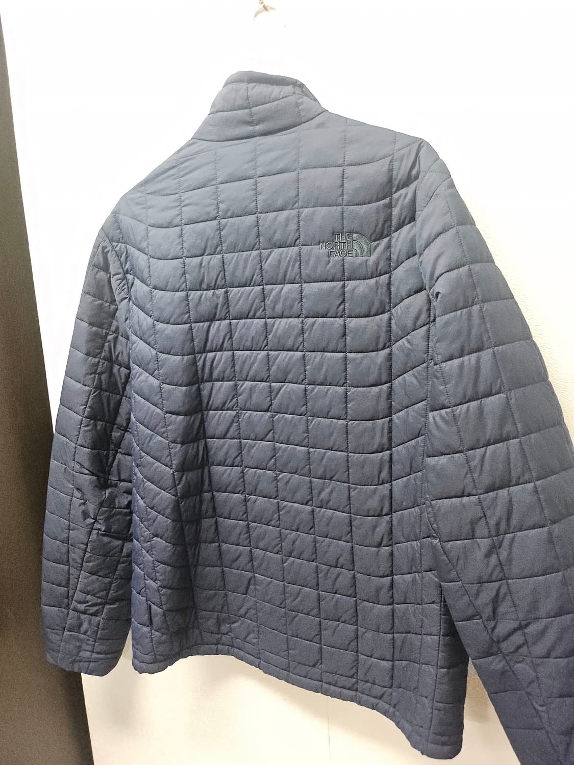 노스페이스 써모볼 퀼팅 경량패딩 네이비  M 상품이미지4