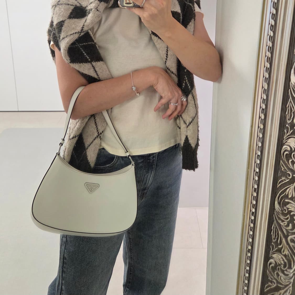 PRADA 프라다 정품 클레오 브러시드 화이트 호보백 숄더백 상품이미지1