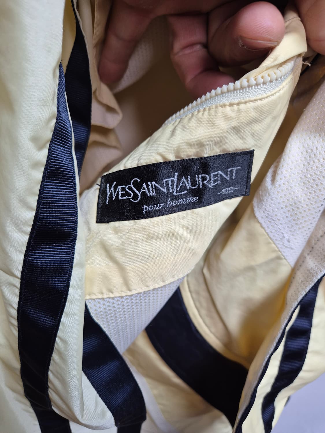 입생로랑  빅로고 바람막이  상품이미지4