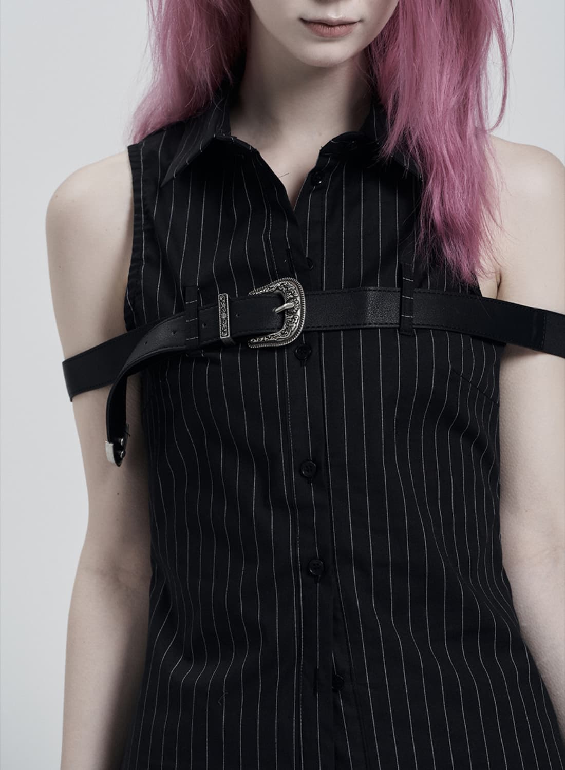 일리오 블랙 벨트 스트라이프 슬리브리스 셔츠 상품이미지2