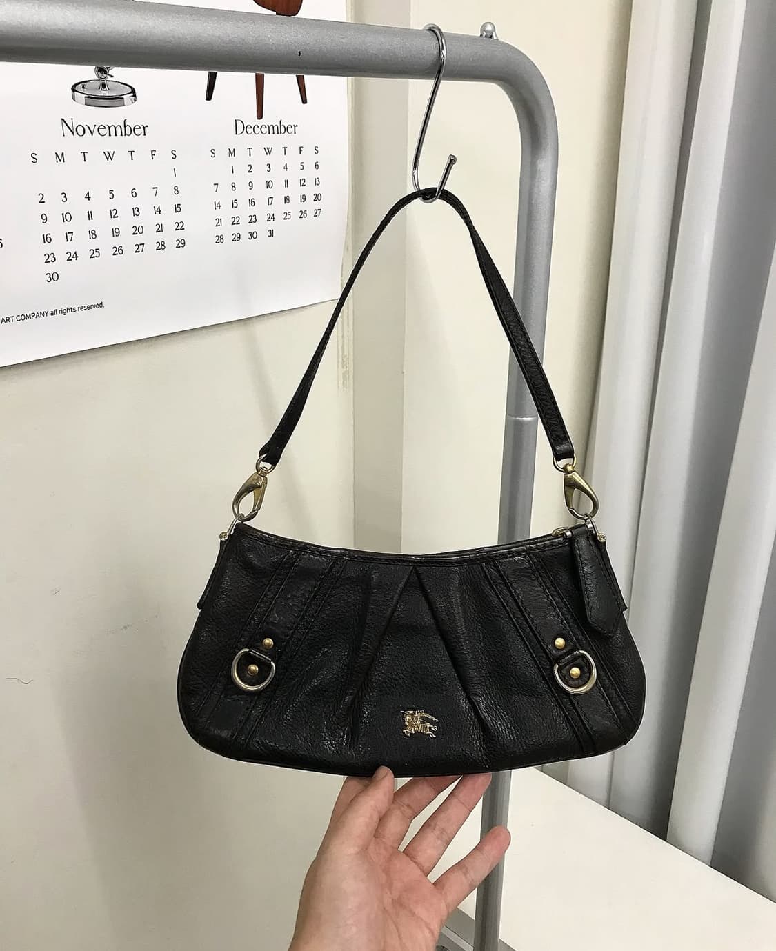 버버리 금장 레더 숄더백 가방 상품이미지1