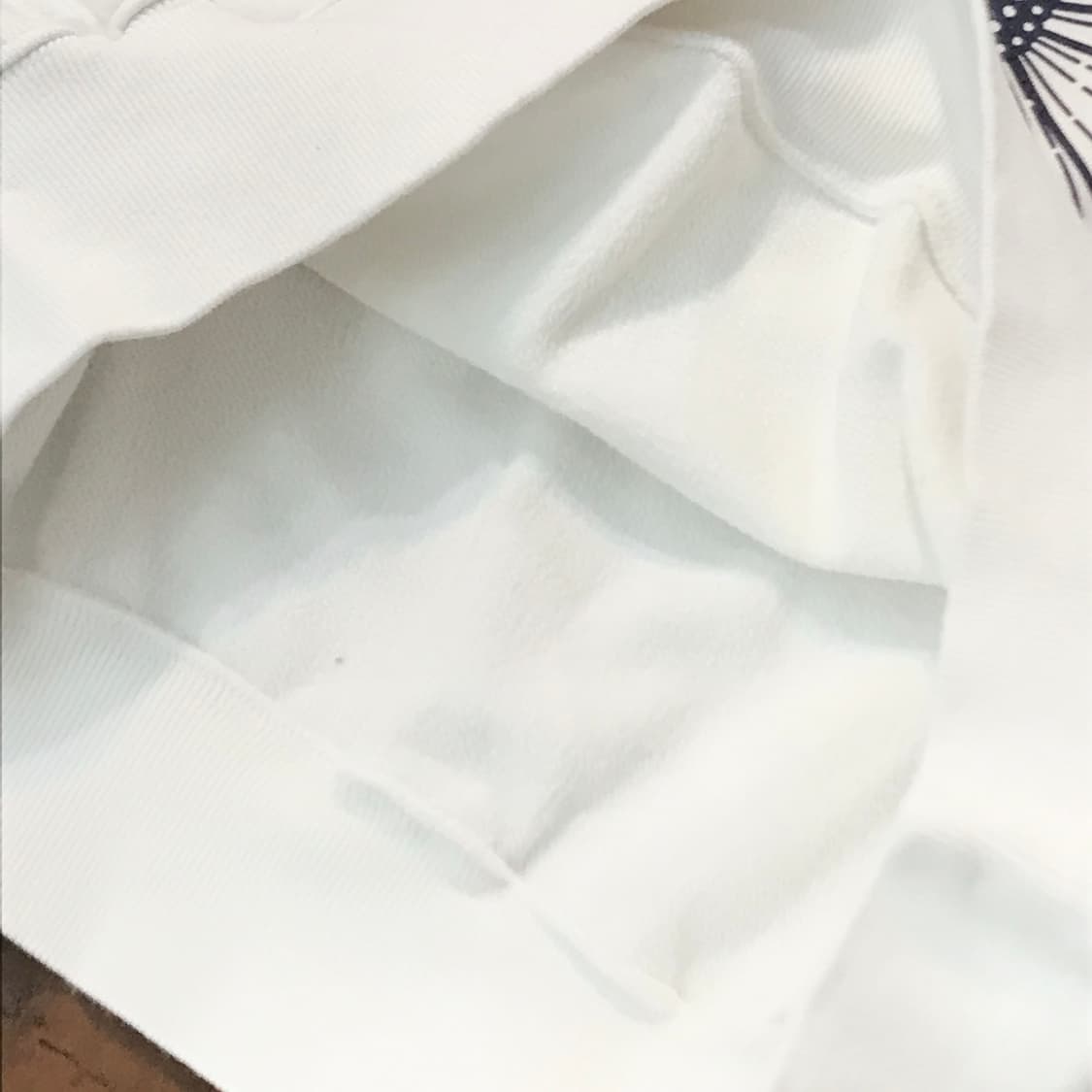 마르디 메크르디 화이트 플라워 프린팅 맨투맨 여성 프리사이즈 상품이미지4