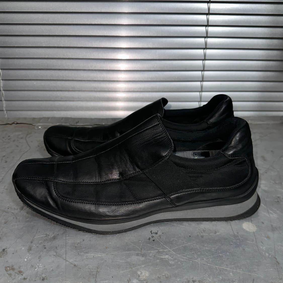 00s 블랙 프라다 스포츠 스퀘어 토 슬립온 스니커즈 상품이미지5